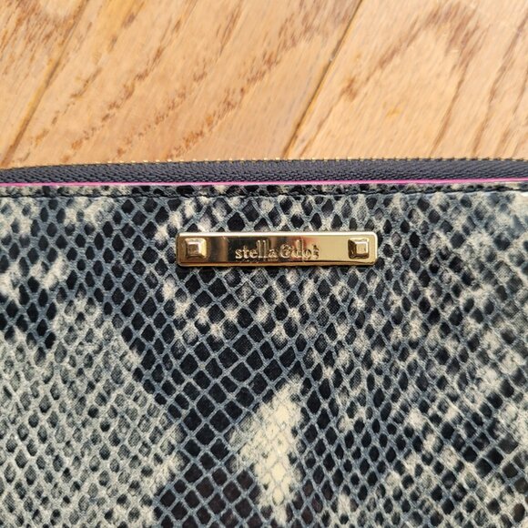 Stella & Dot Wallet Snakeskin Wristlet Full Zip - Picture 2 of 10